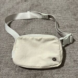 Lululemon Everywhere Belt Bag